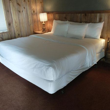 Simmer Motel Wamego Екстериор снимка