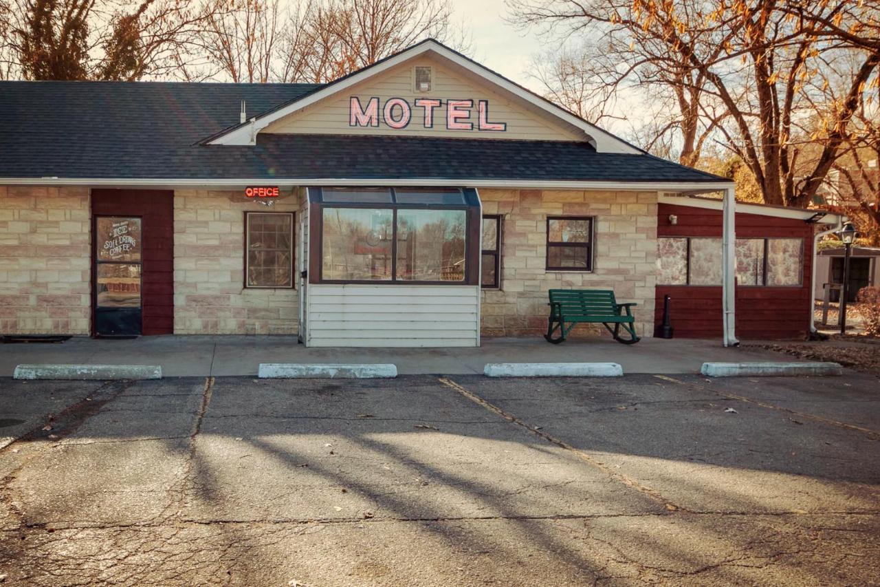 Simmer Motel Wamego Екстериор снимка