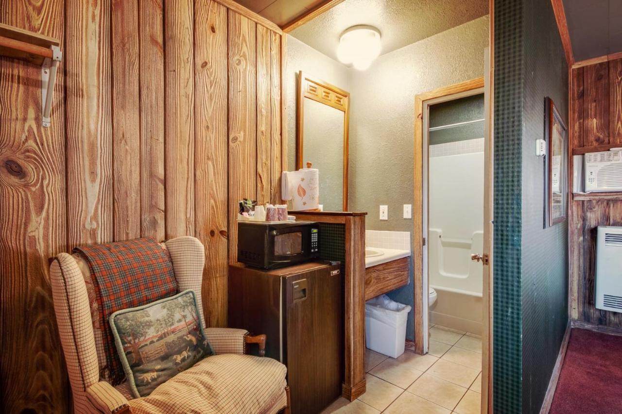 Simmer Motel Wamego Екстериор снимка