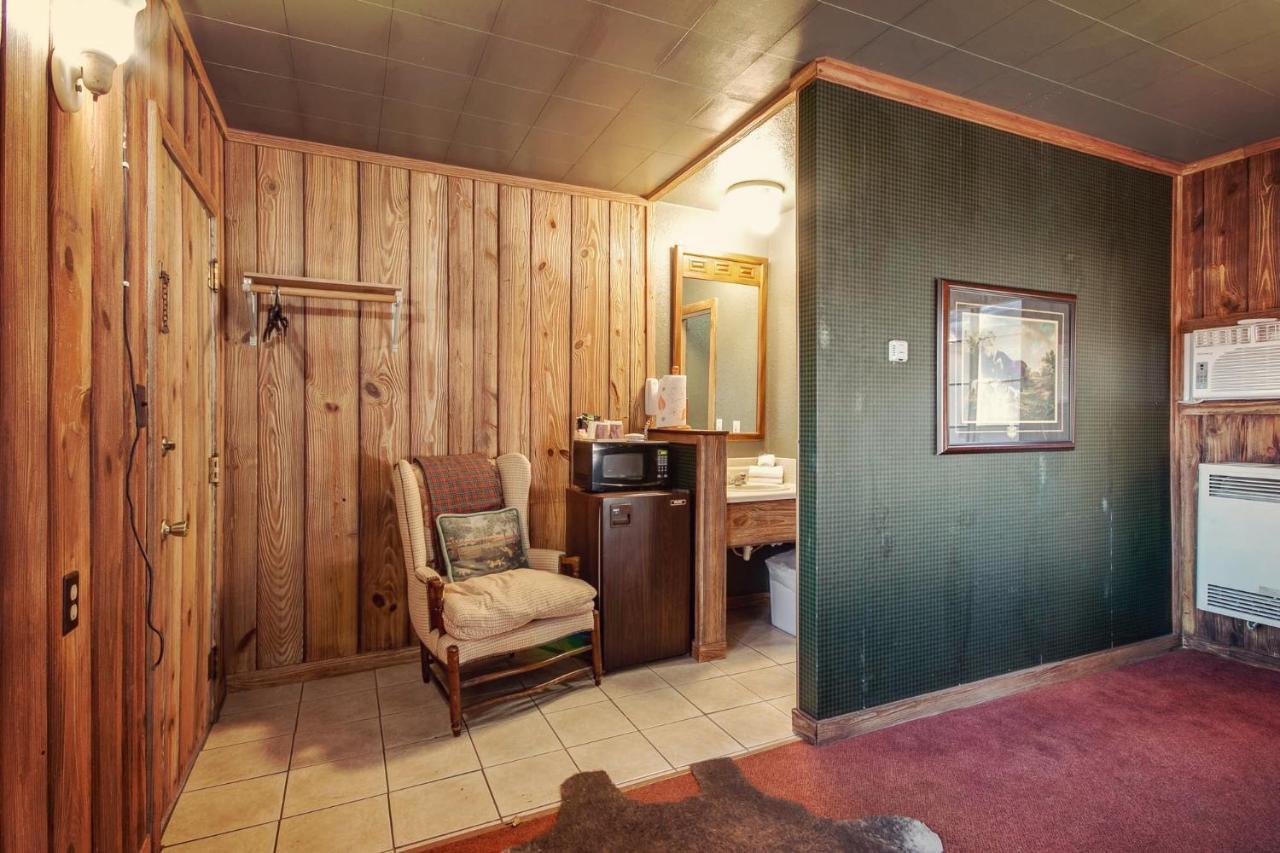 Simmer Motel Wamego Екстериор снимка