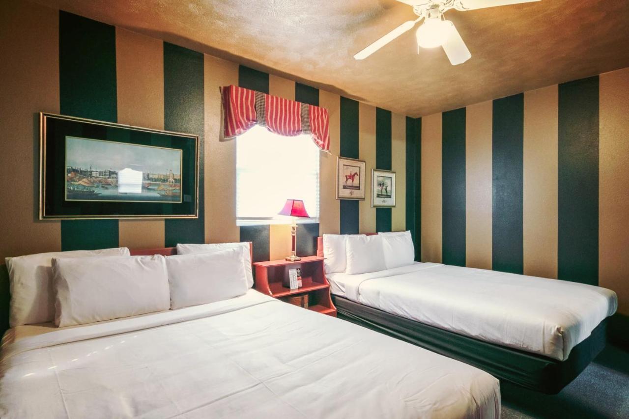 Simmer Motel Wamego Екстериор снимка