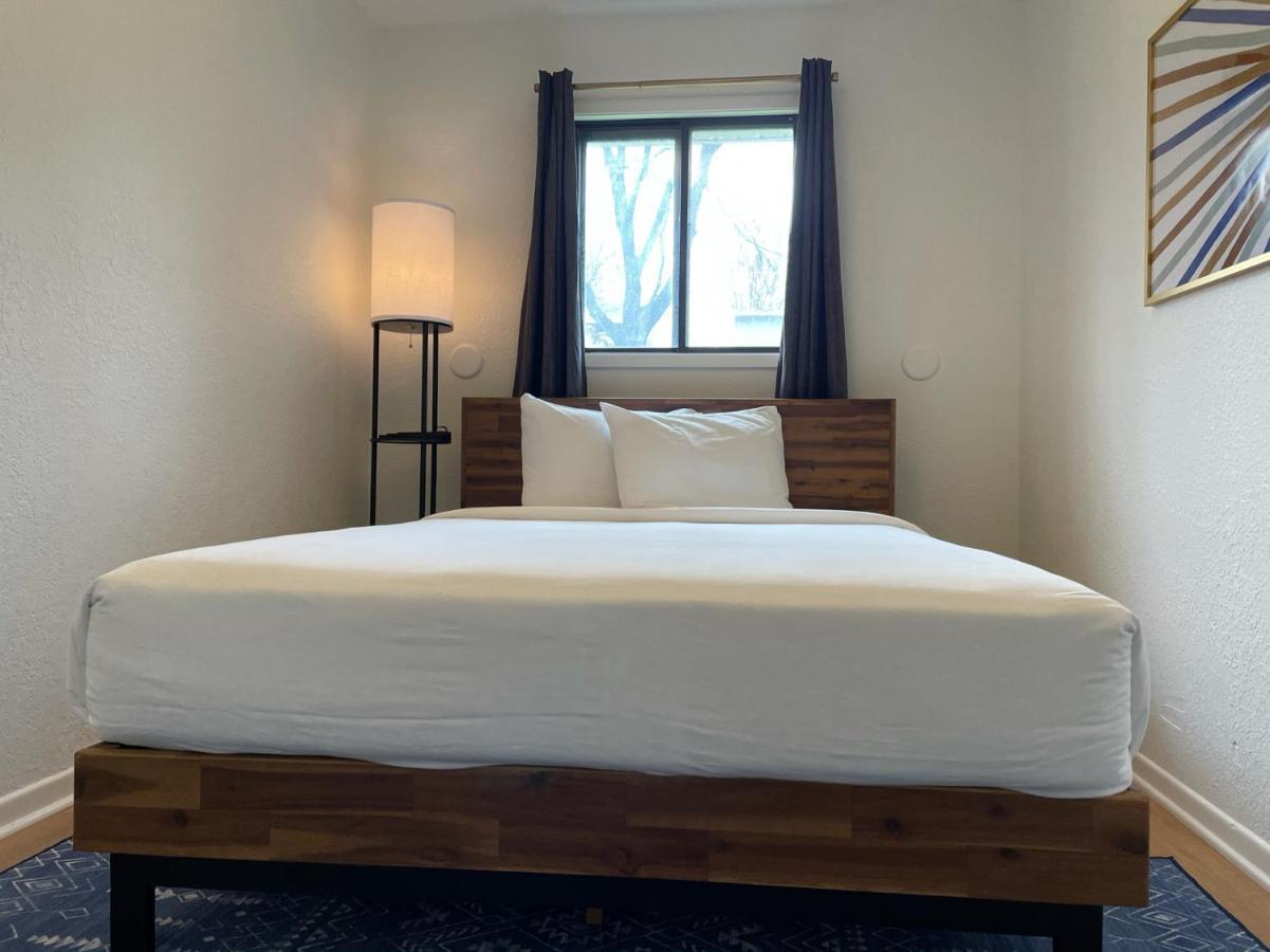 Simmer Motel Wamego Екстериор снимка